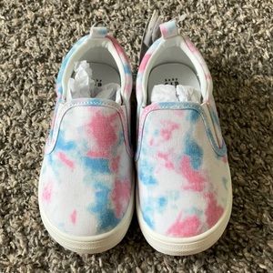 Toddler girls Gap canvas shoes.